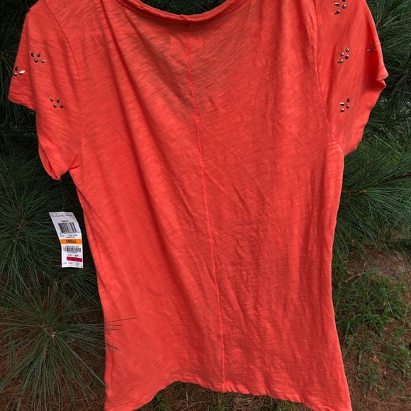 Small T-shirt with metallic bead accents. - Picture 6 of 7